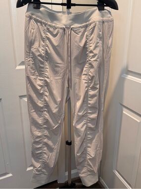 Athleta Attitude Pant Beige Size 12 Lightweight Travel Jogger Ruched
